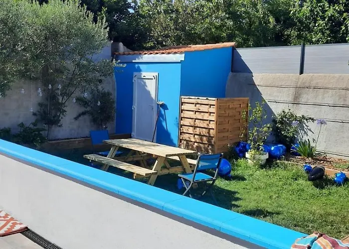 La Moustache Bleue Bouin (Vendee)