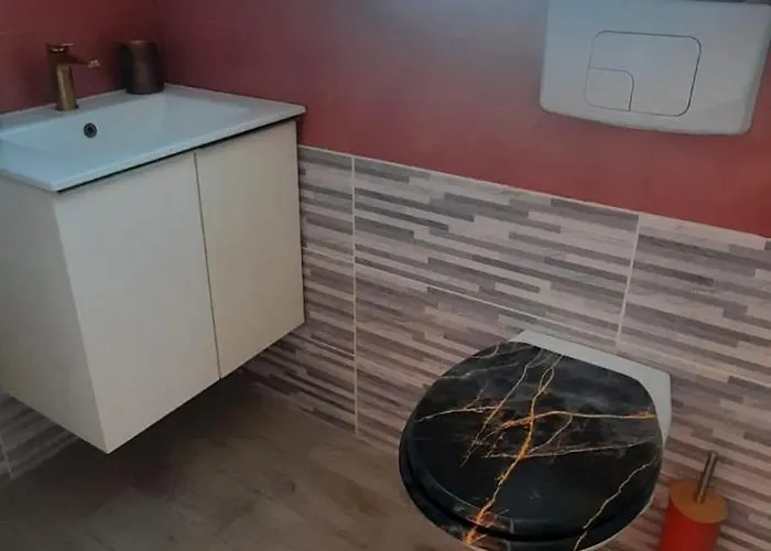 La Moustache Bleue Couette-café